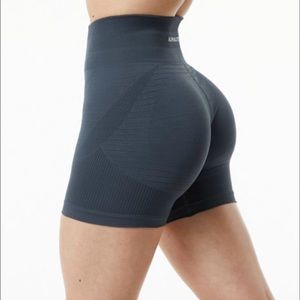 NWT Alphalete Ozone Short 5.5”